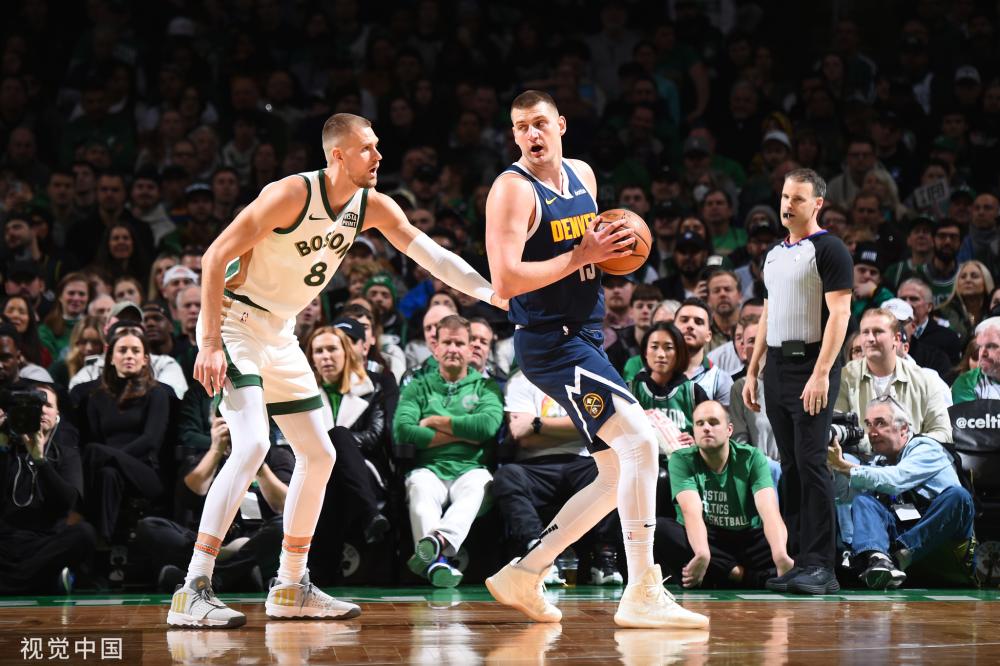 在此背景下 在此背景下